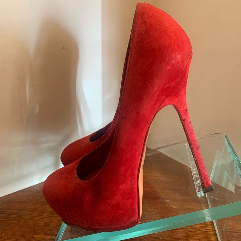 Yves Saint Laurent Red Suede Tribtoo Pump EU39.5